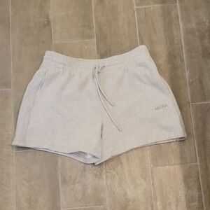 Aritzia Cozy Sweatfleece Boyfriend Mid-thigh Short In Heather Chrome